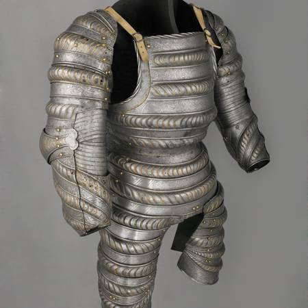 Full-length photograph of a sixteenth-century armour