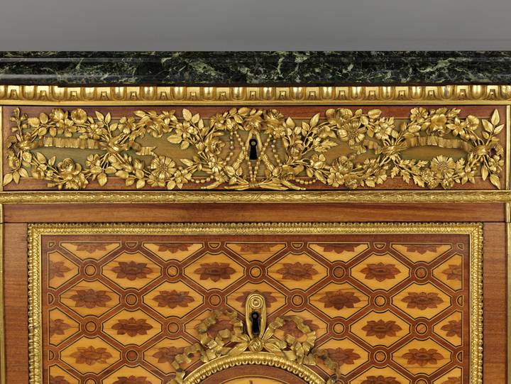 Detail of floral gilt-bronze frieze and Marie-Antoinette’s cipher. Chest-of-drawers (F247).