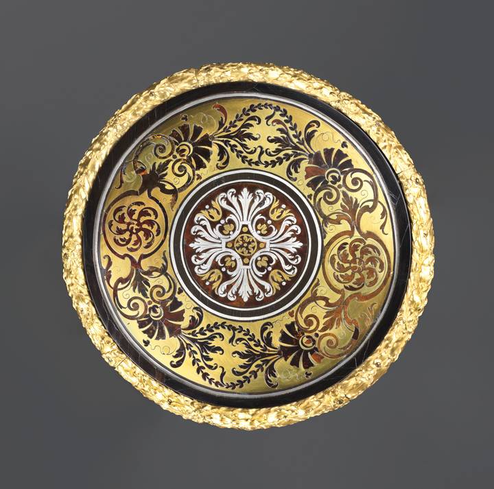 The top of a candlestand, decorated with marquetry. Candlestand (F417).