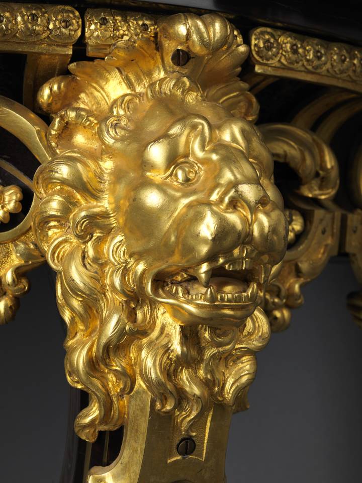 A gilt-bronze lion mask. Console table (F56).