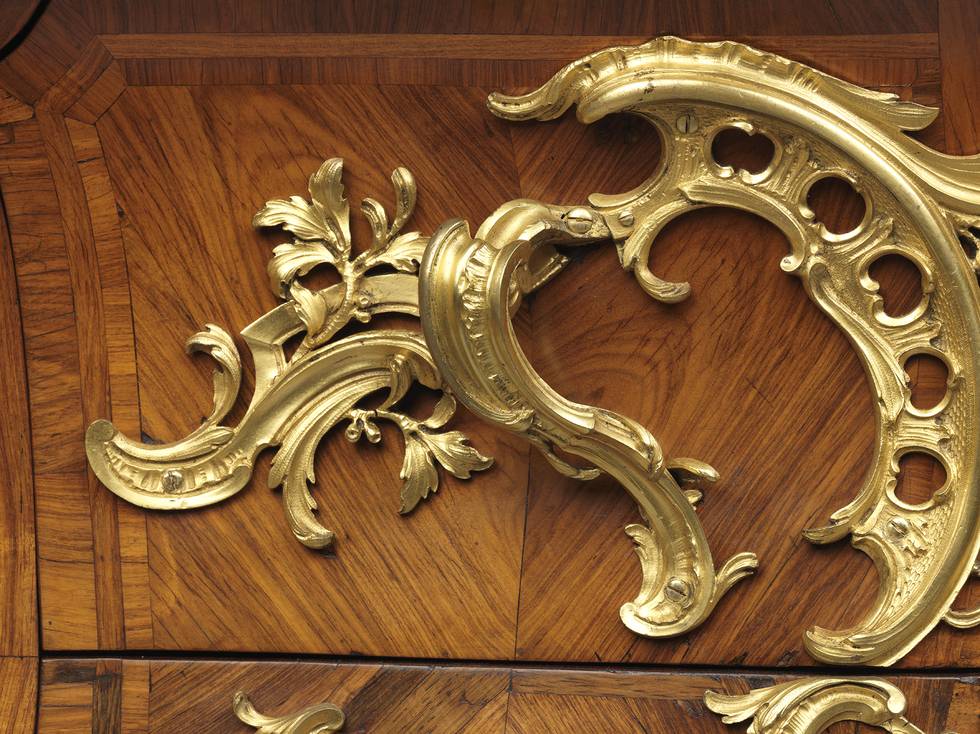 Gilded drawer handle