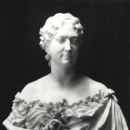 Bust of lady Wallace with flowers on dress